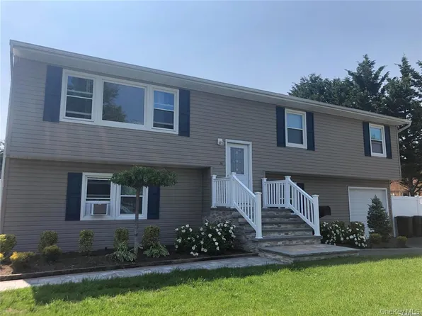 36 Cullen Ave #1, Islip, NY 11751