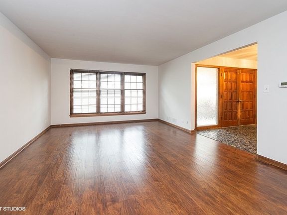 4th image of 2329 Sussex Ln