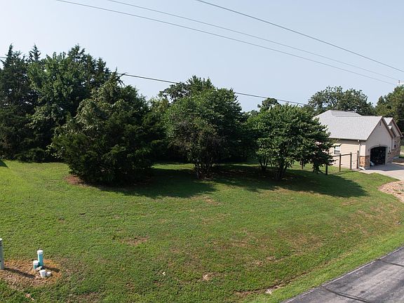 4th image of 22914 Lake Ridge Dr