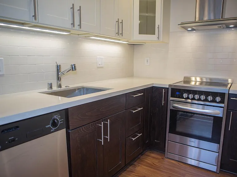 2719 E Pike St #4 — Photo 1