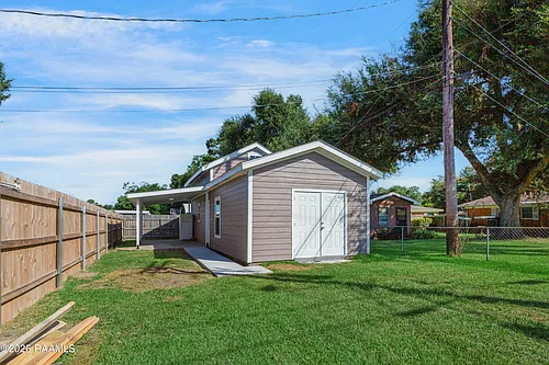 100 Maple Dr #B Photo 1