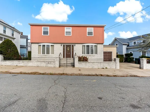 2056 Pleasant St, Fall River, MA 02723