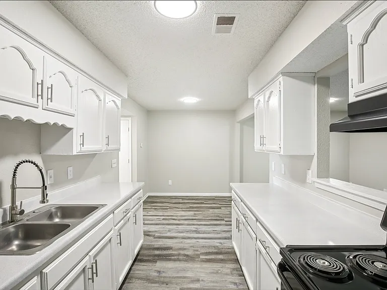 Grand Vue Townhomes — Photo 20