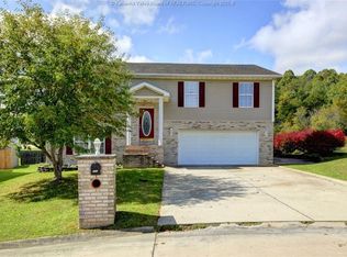 521 Diamond Dr, Hurricane, WV 25526