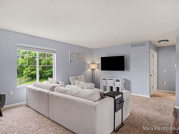 5th image of 4558 Green Meadow Dr