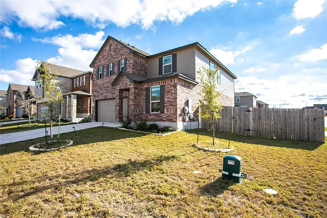 4 bed, 3.0 bath, 2544 sqft, $2,600 — Photo 3
