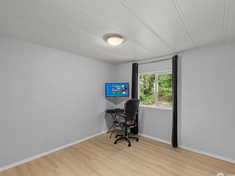 9217 32nd St SE — Photo 10
