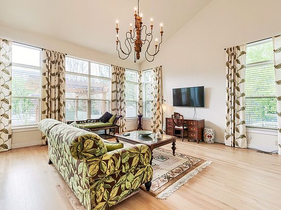 B3 - Living Room 2.jpg