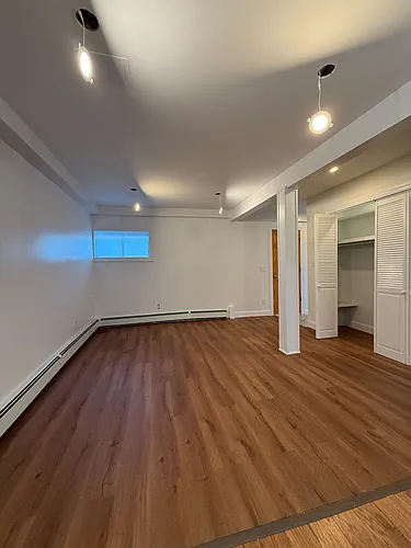 110 Greenvale Ave #1B Photo 1