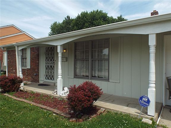 3rd image of 3213 Arbutus Dr