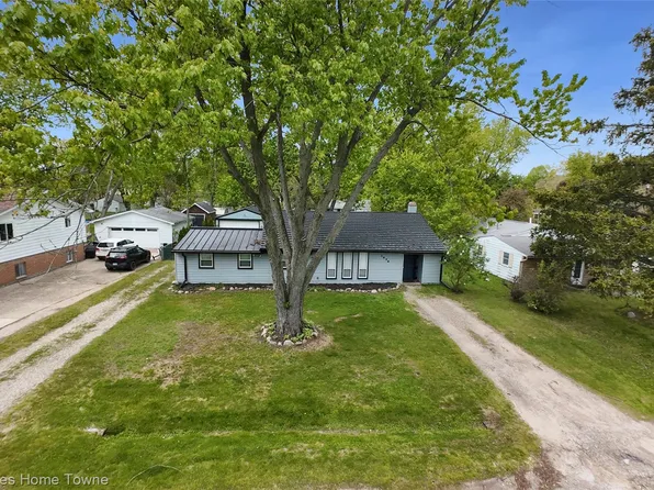 1373 Nolta Rd, Walled Lake, MI 48390