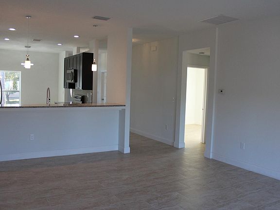 5th image of 2860 Monarch Ave