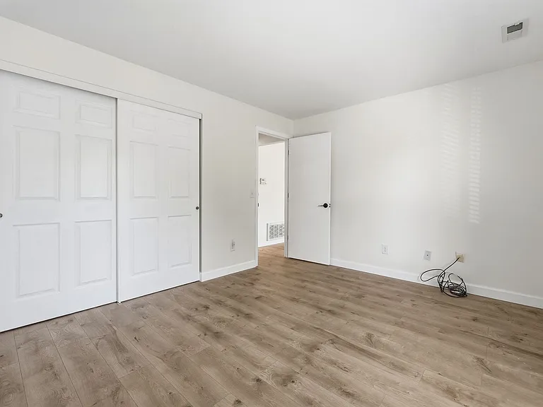 1021 Adworth Dr #J — Photo 12