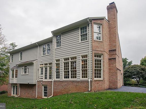 2nd image of 10017 Park Royal Dr