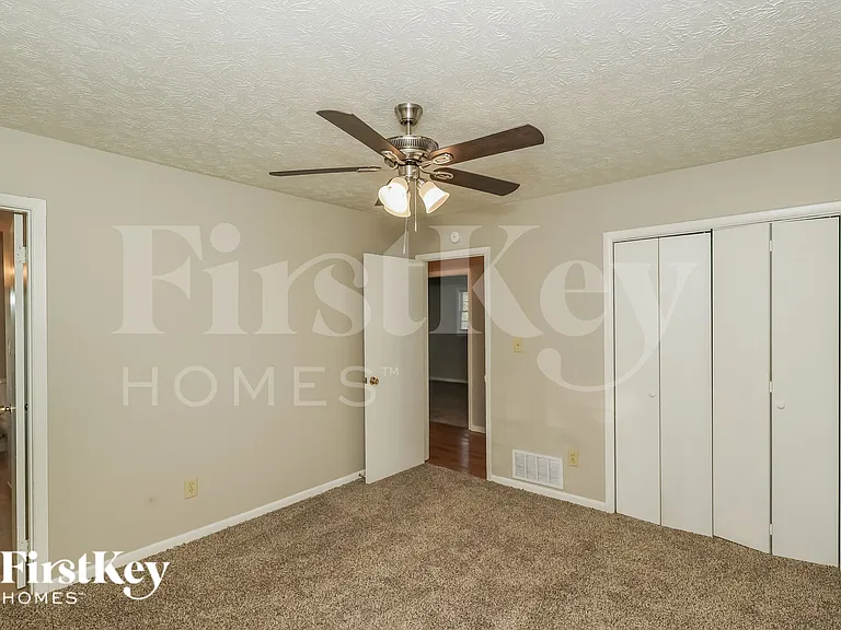 335 Sharon Dr — Photo 8