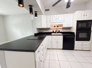 5656 Kimbrell Dr N, Jacksonville, FL 32210