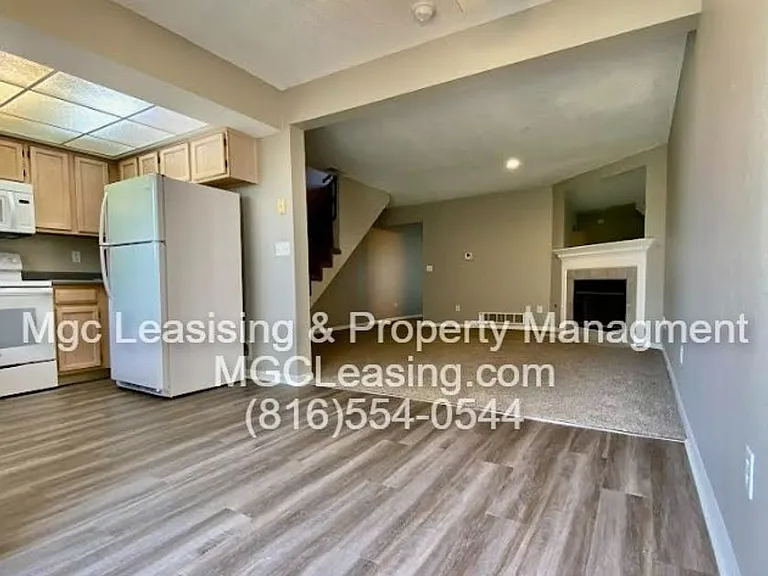1012 NE Whispering Winds Ct — Photo 5