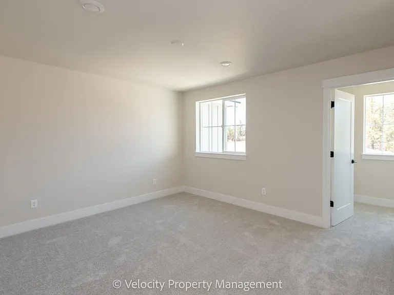 3032 NE Terreo Pl — Photo 9