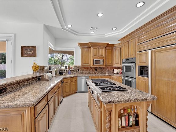 5th image of 807 Canyon Greens Dr