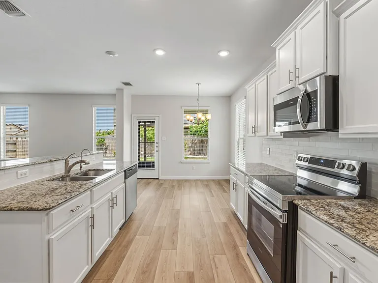 301 Serpentine Ln — Photo 7