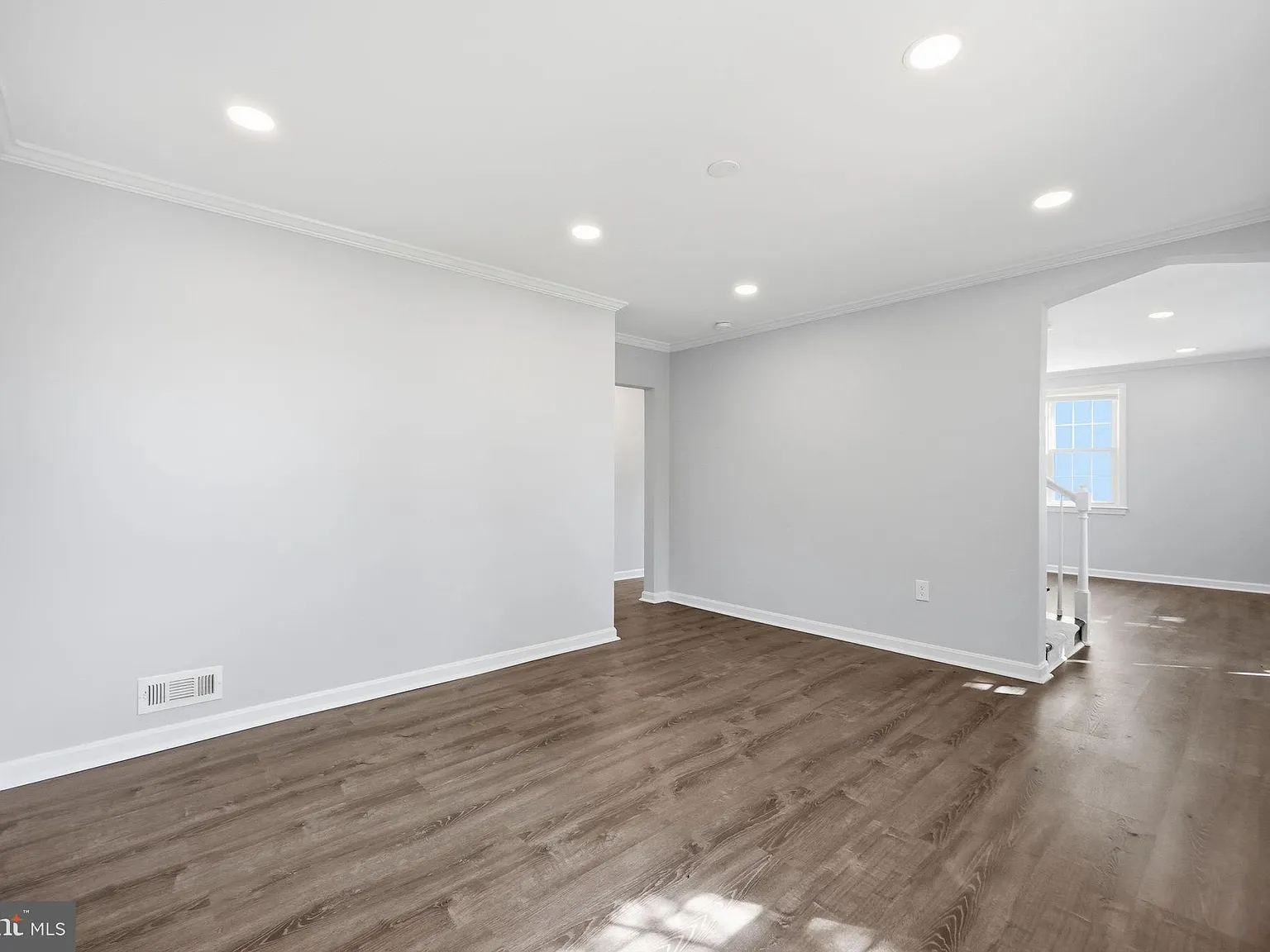 4 bed, 2.0 bath, 1950 sqft, $3,400 — Photo 3