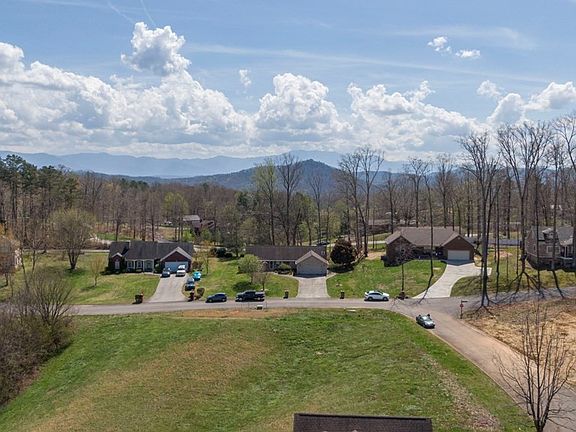 3rd image of 2513 Friar Wood Ln