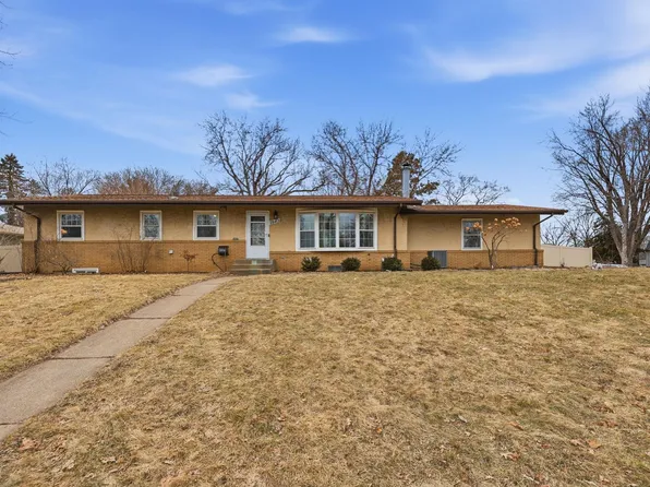 1943 Oak Knoll Dr, White Bear Lake, MN 55110