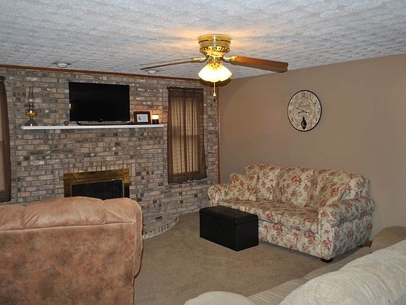 living rm. w/ gas fireplace