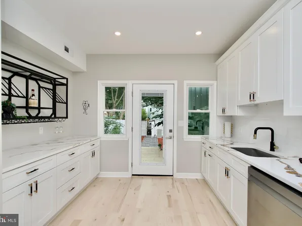 318 N Payne St, Alexandria, VA 22314