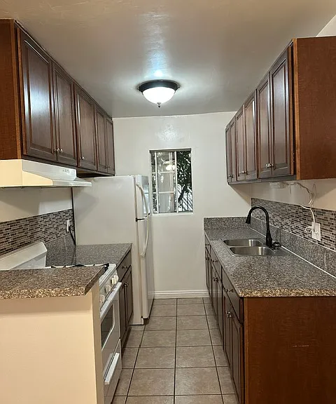 1216 N Las Palmas Ave #9 — Photo 4
