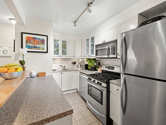 5th image of 301 E 60th St #7C