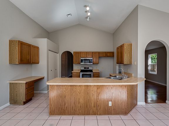 4th image of 3631 W Butler St