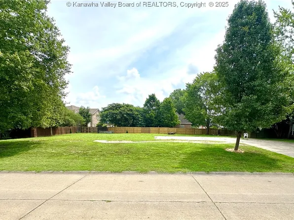 3 Southbrooke Dr, Hurricane, WV 25526