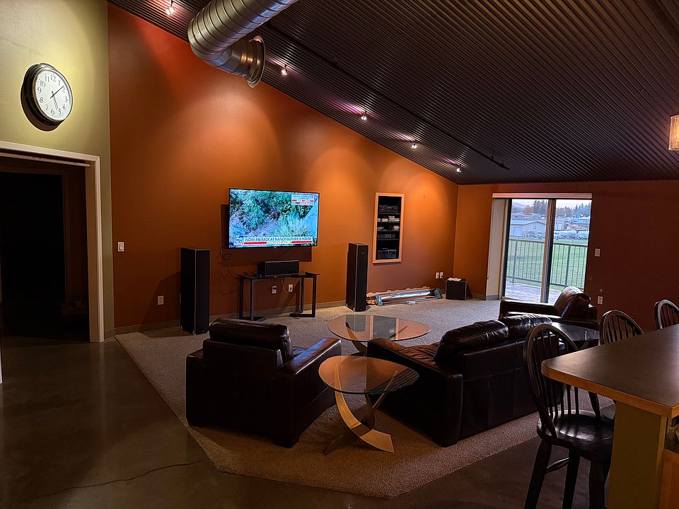 Living Room/ Door to Deck