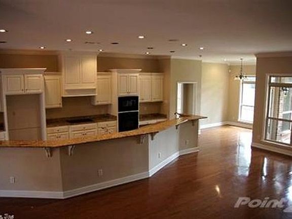 open floor facing eat in kit