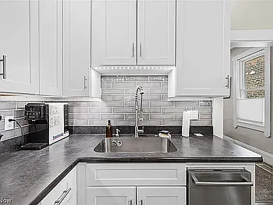 1911 W 65th St — Photo 13