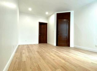 21-61 42nd St #1R, Astoria, NY 11105
