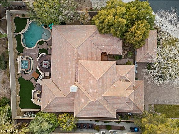 3rd image of 34 Brays Island Dr