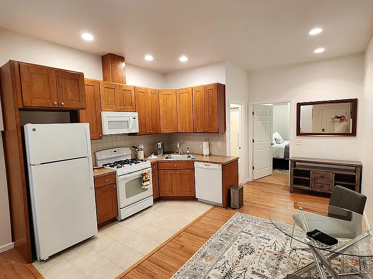 4303 SW Myrtle St — Photo 3