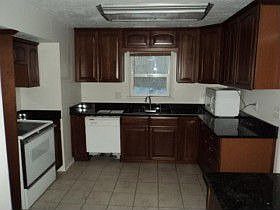 5th image of 675 E Vine St