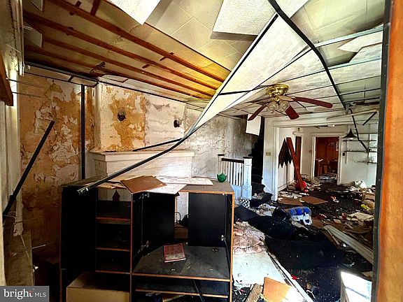 4th image of 12 Lasalle Ave