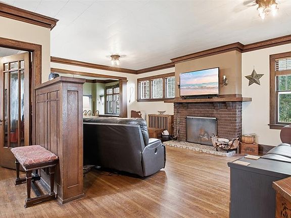 4th image of 215 W Prospect Street