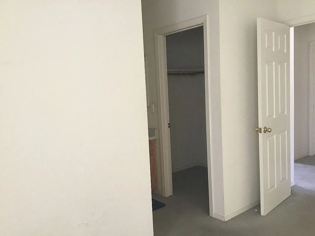 2212 Glacier Dr photo 1
