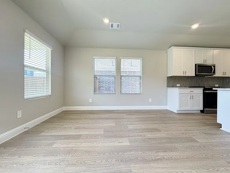 3713 Canyon Dr — Photo 5