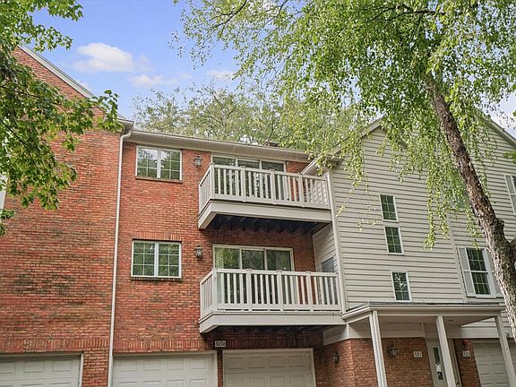 3rd image of 921B Cheshire Dr #B