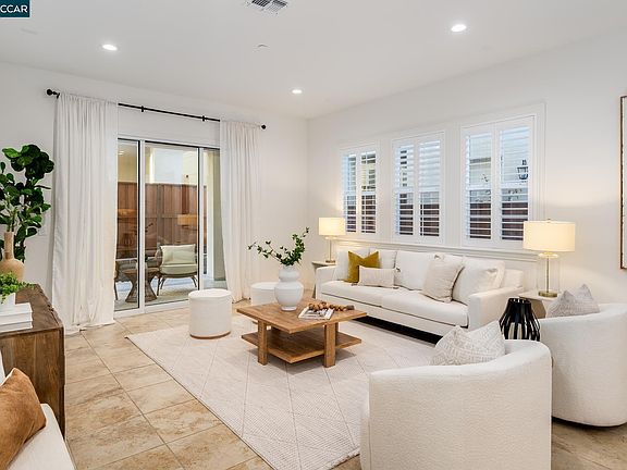 3rd image of 748 Roseum Ct