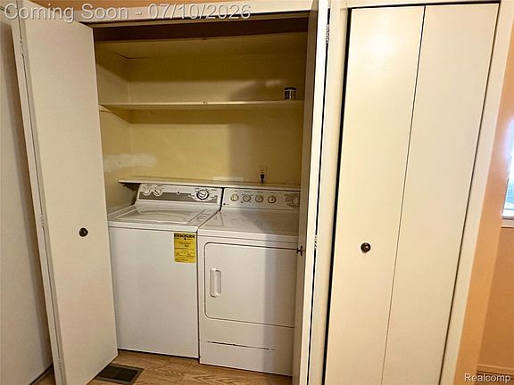 5th image of 6669 Maple Lakes Dr