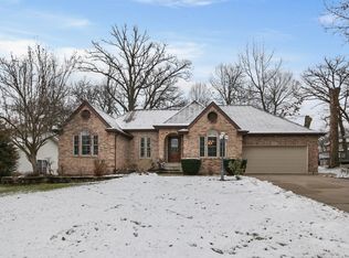 7517 Foxwood Dr, Schererville, IN 46375