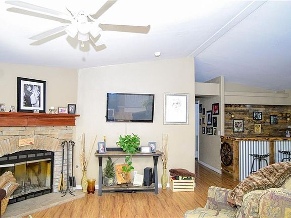 2nd image of 901 Peter Ave