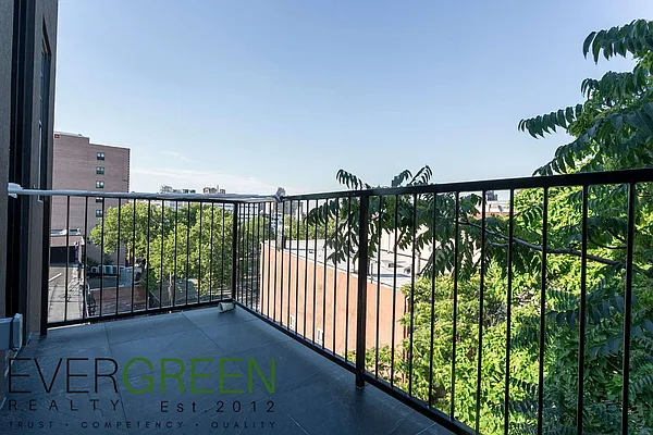 Rented by Evergreen Apartments BK | media 22